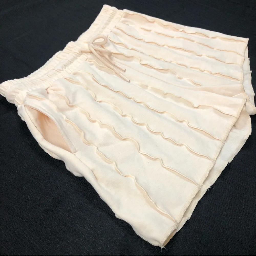 KYOYO l Light Cream Ruffle Shorts - Picture 3 of 13